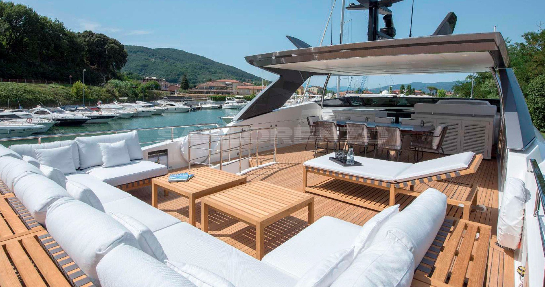 yacht 7 piani